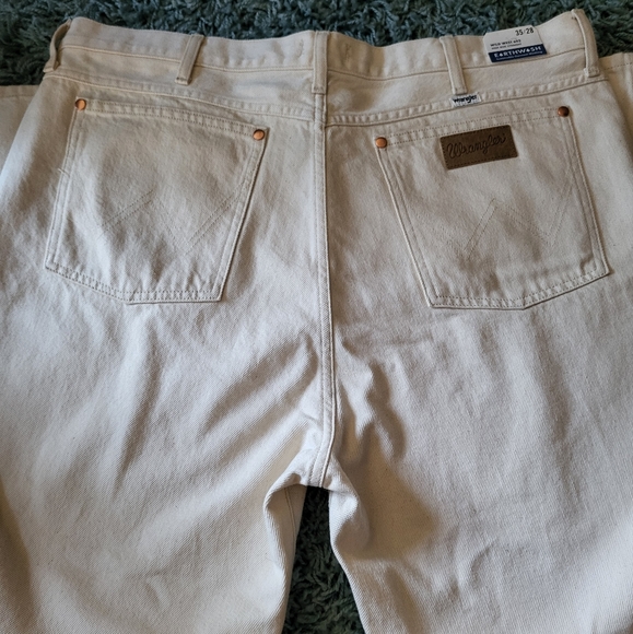 Wrangler Earthwash - Picture 1 of 5